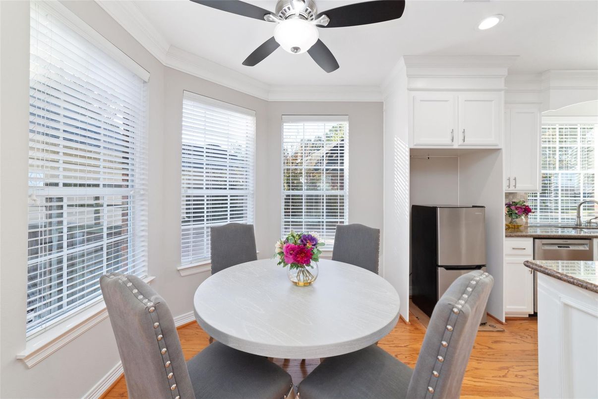 Dining room, Interior, Kitchen, Recessed Lighting, Wood Texture Flooring