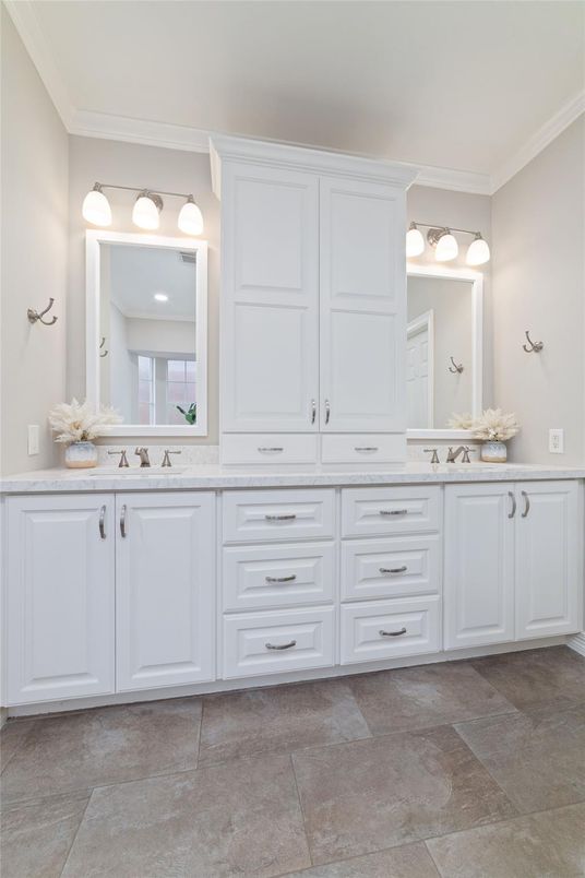 Bathroom, Dual Sink Vanities, Interior