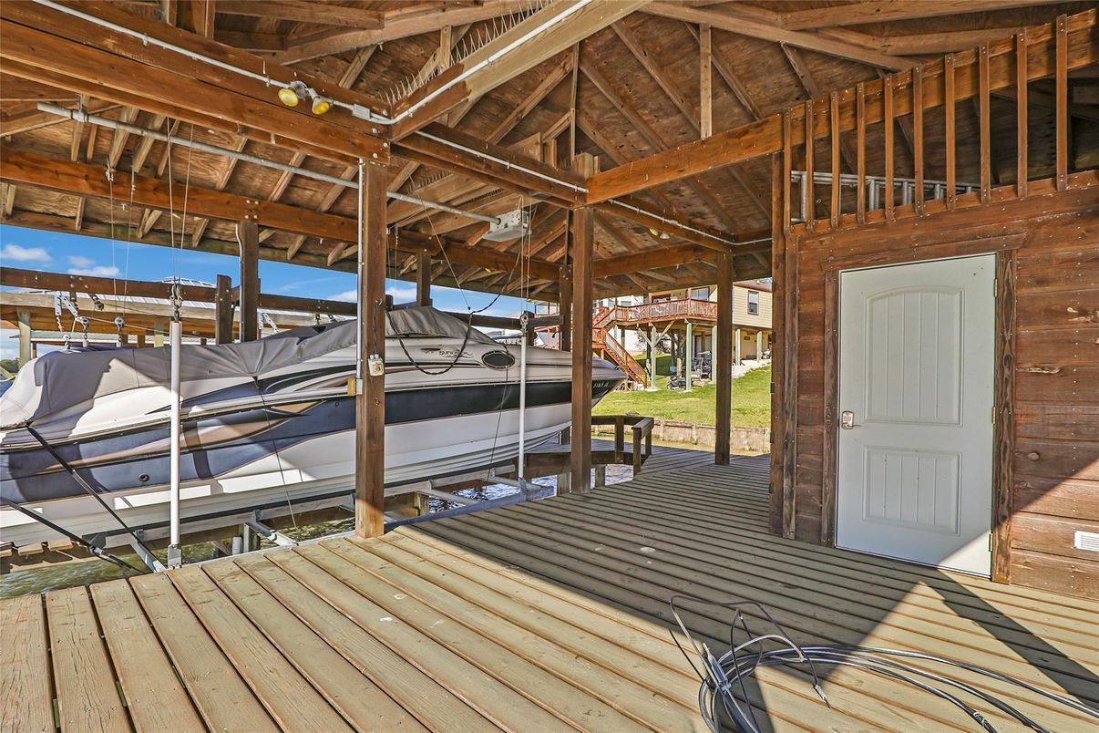 Exterior, Wooden Beams, Wooden Walls