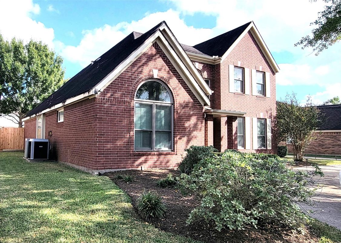 Exterior, Facade, Brick Facade, Brick Traditional