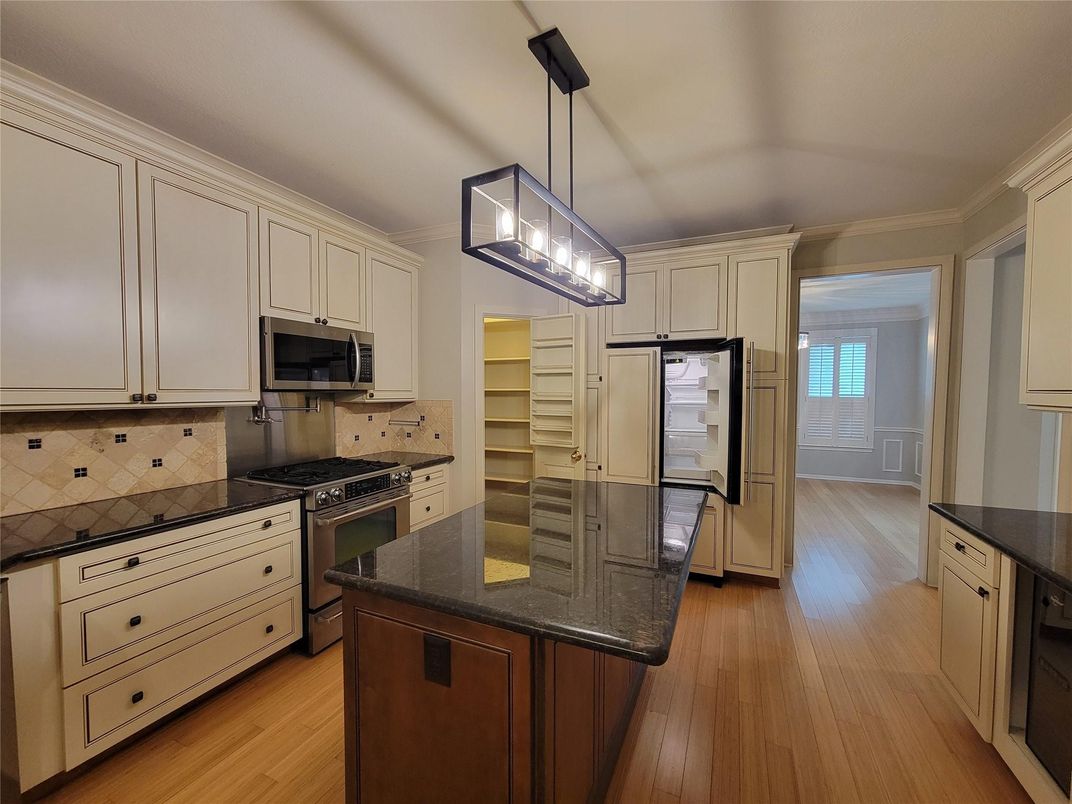 Interior, Kitchen, Pendant Lights, Wood Texture Flooring