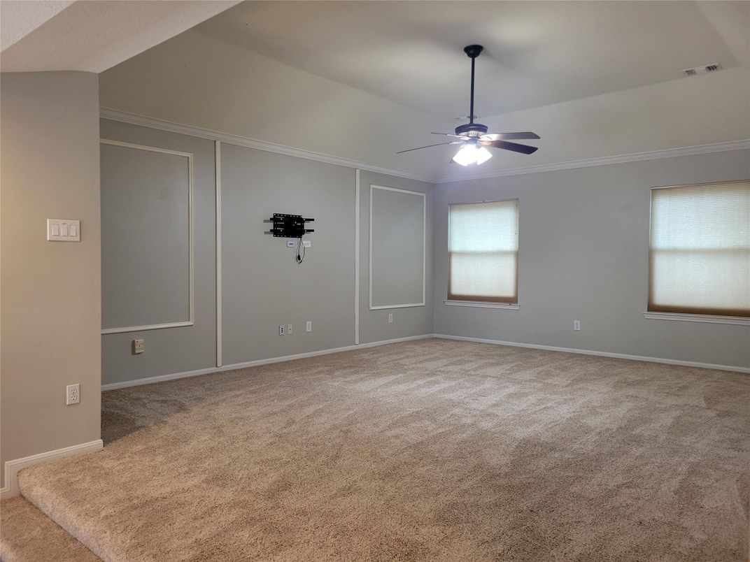 Empty room, Interior