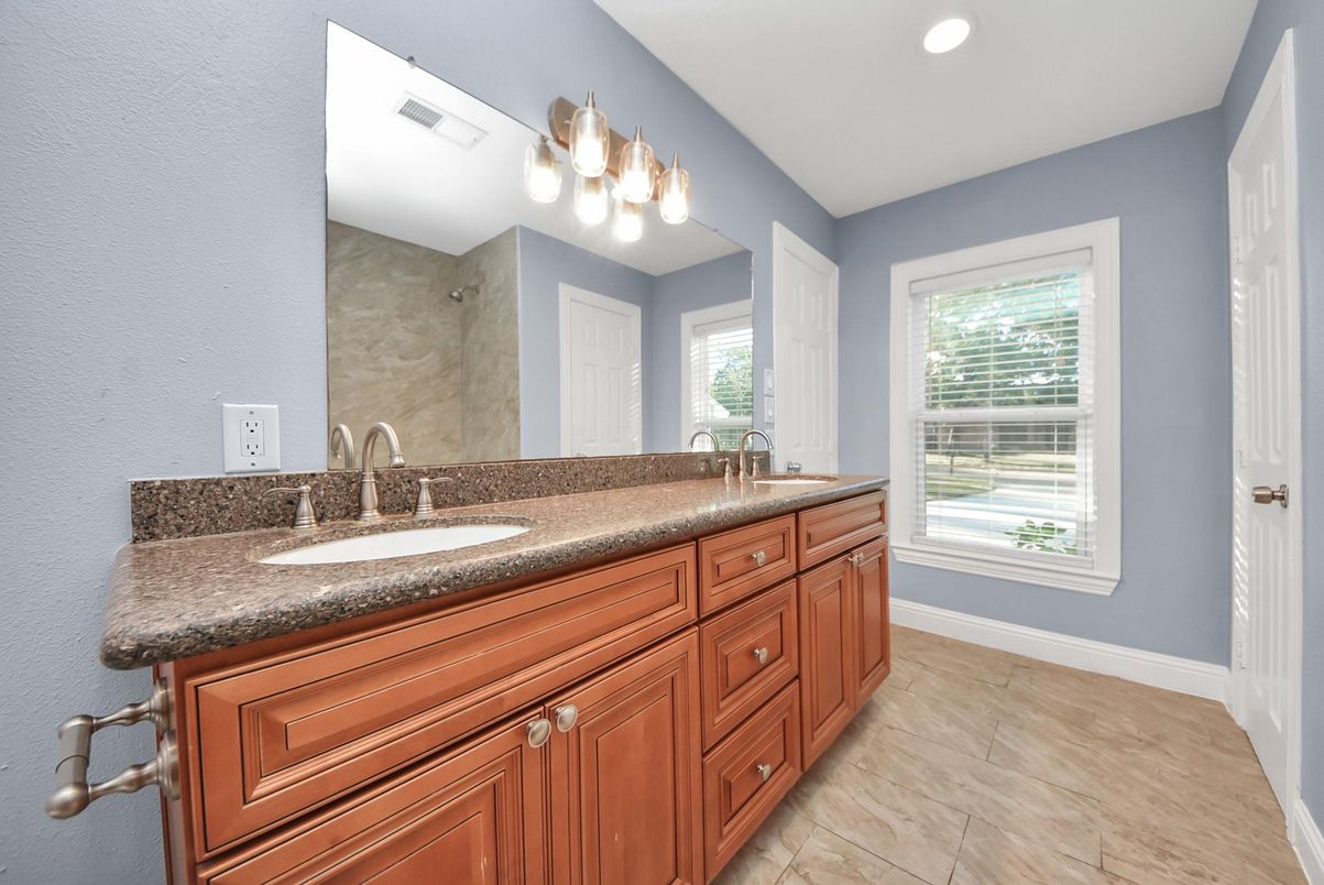 Bathroom, Dual Sink Vanities, Interior, Recessed Lighting