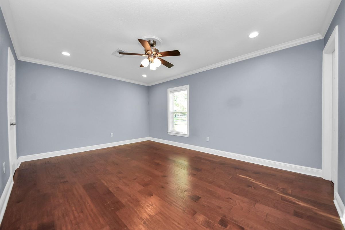 Empty room, Interior, Recessed Lighting, Wood Texture Flooring