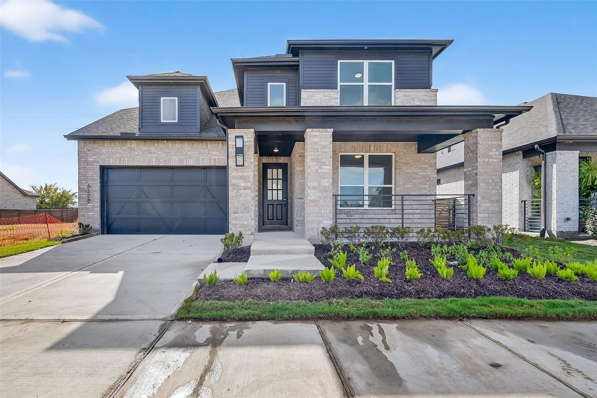 Attached, Exterior, Facade, Modern