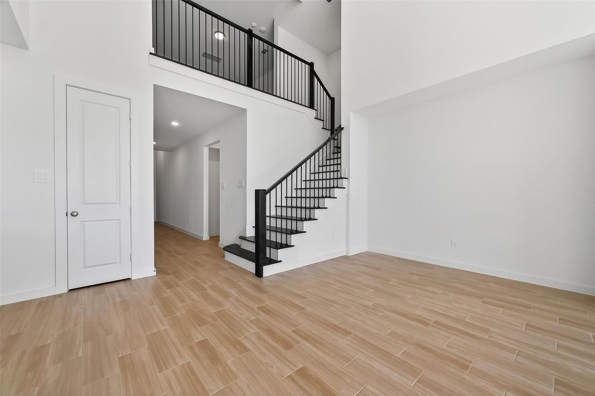 Interior, Recessed Lighting, Wood Texture Flooring