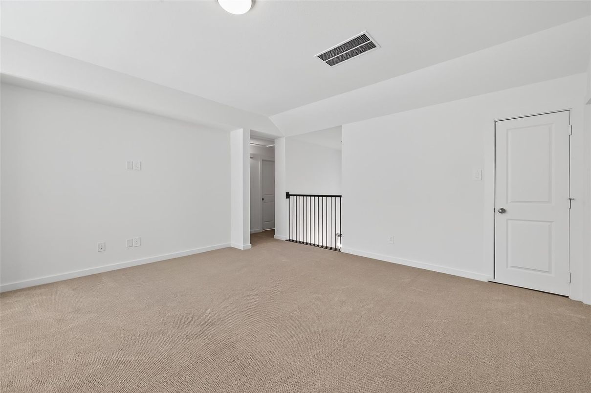 Empty room, Interior