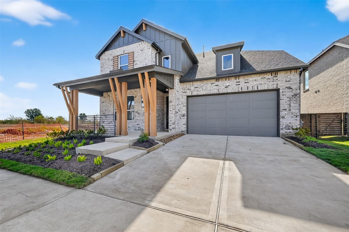 Attached, Exterior, Facade, Brick Traditional