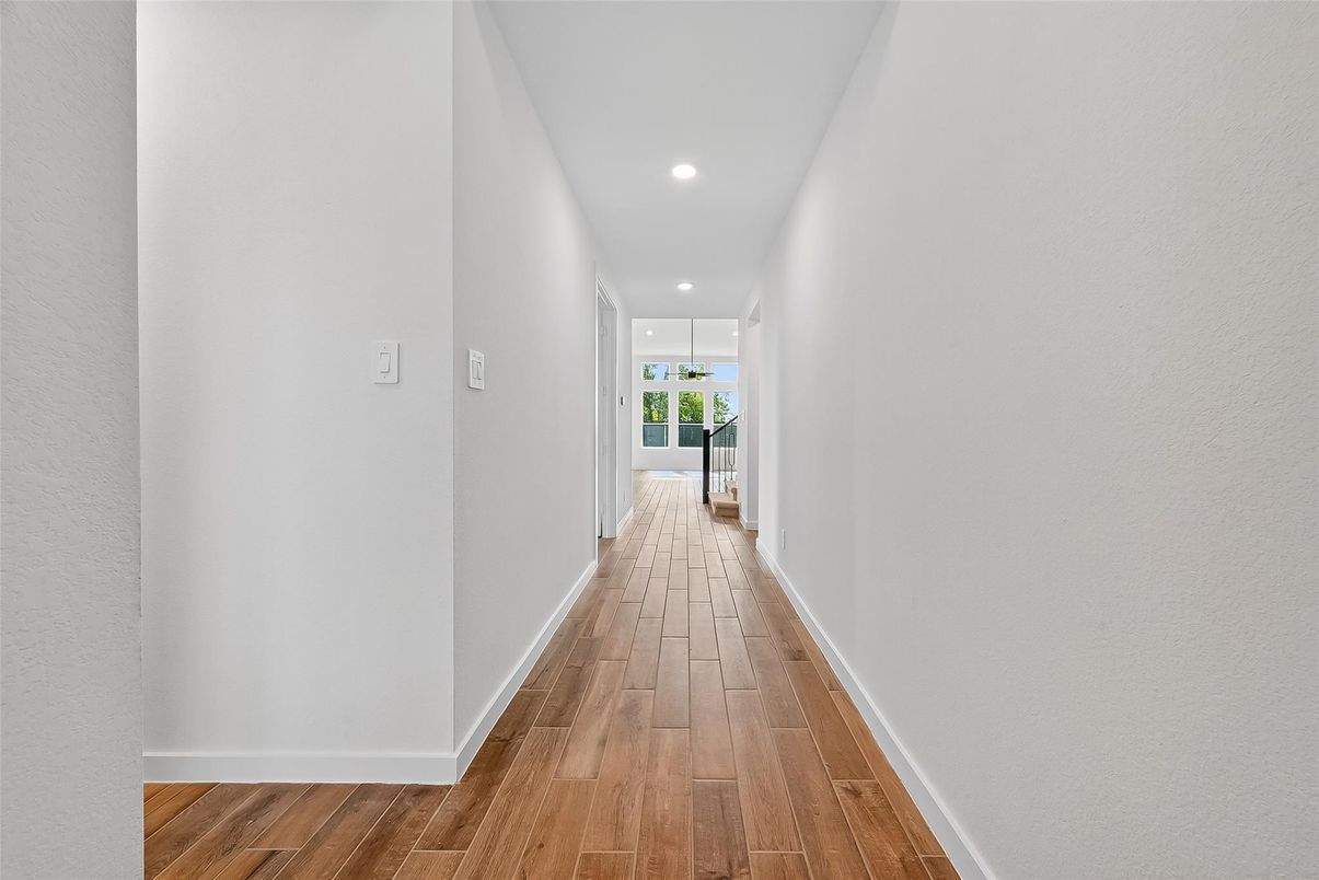 Interior, Recessed Lighting, Wood Texture Flooring