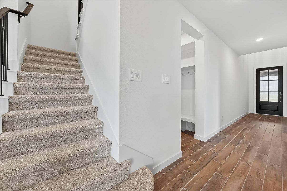 Interior, Recessed Lighting, Wood Texture Flooring