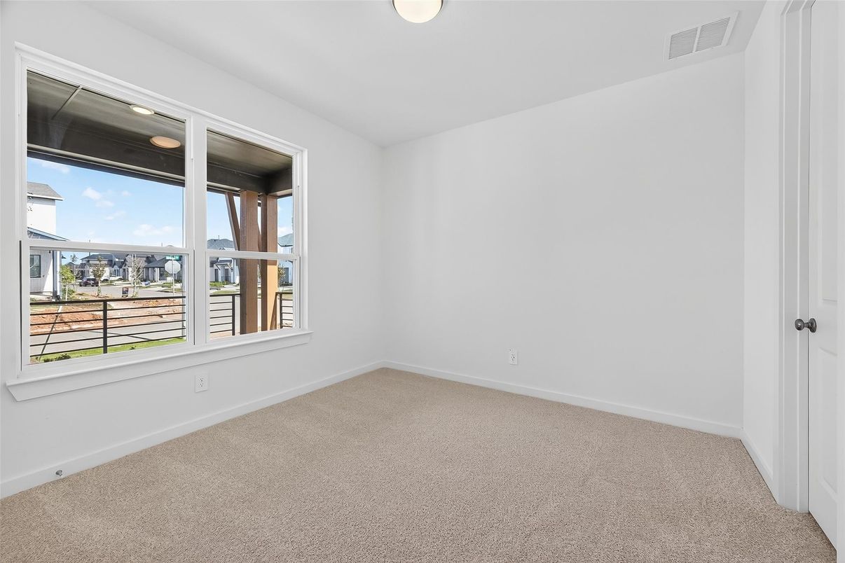 Empty room, Interior