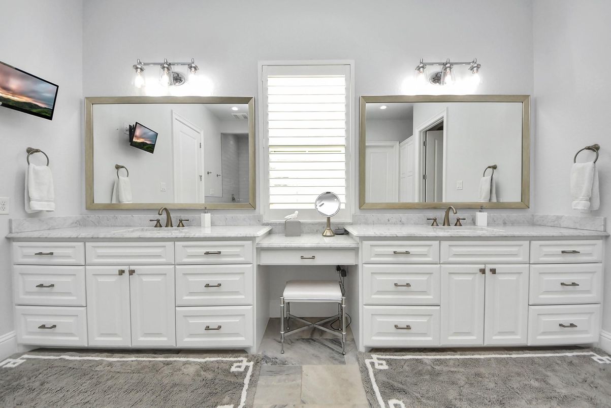 Bathroom, Dual Sink Vanities, Interior