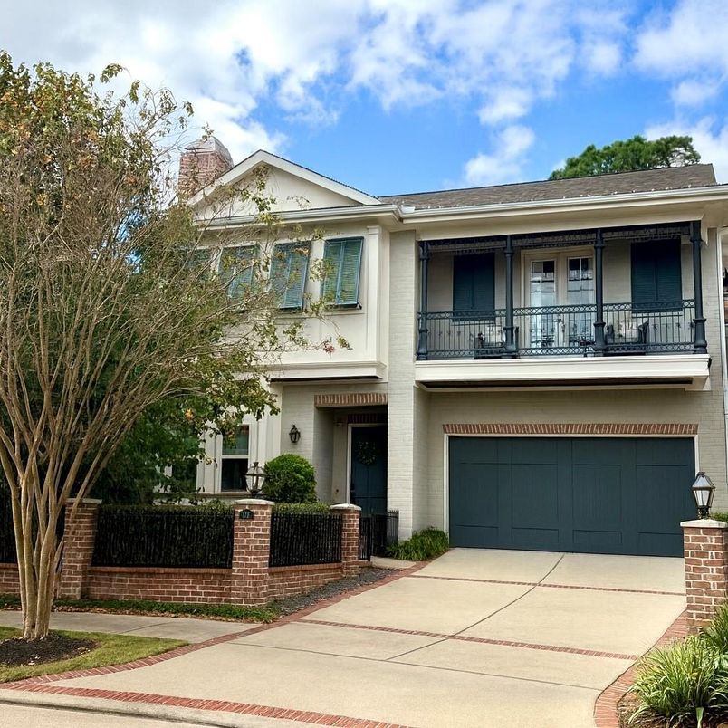 Attached, Exterior, Facade, Rowhouse