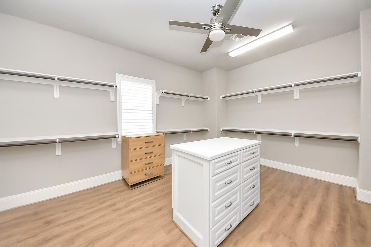Interior, Walk-in Closets, Wood Texture Flooring
