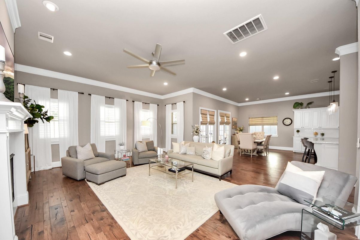 Dining room, Interior, Living room, Pendant Lights, Recessed Lighting, Wood Texture Flooring
