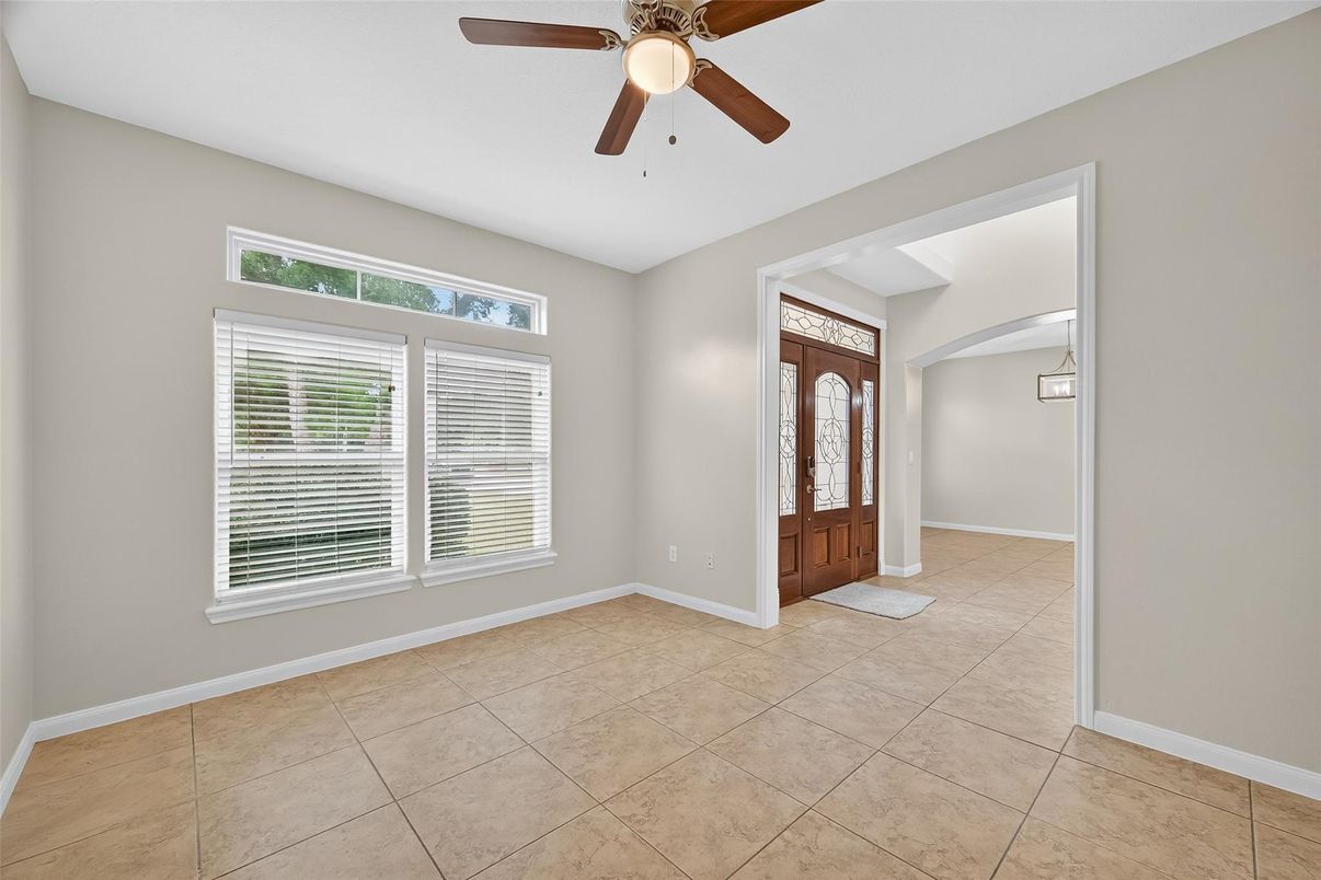 Empty room, Interior