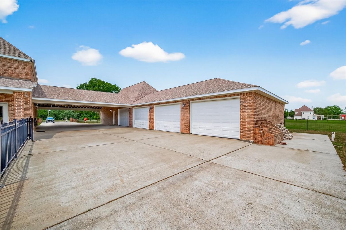 Detached Garage, Exterior