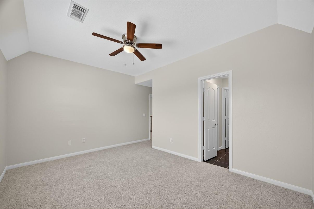 Empty room, Interior