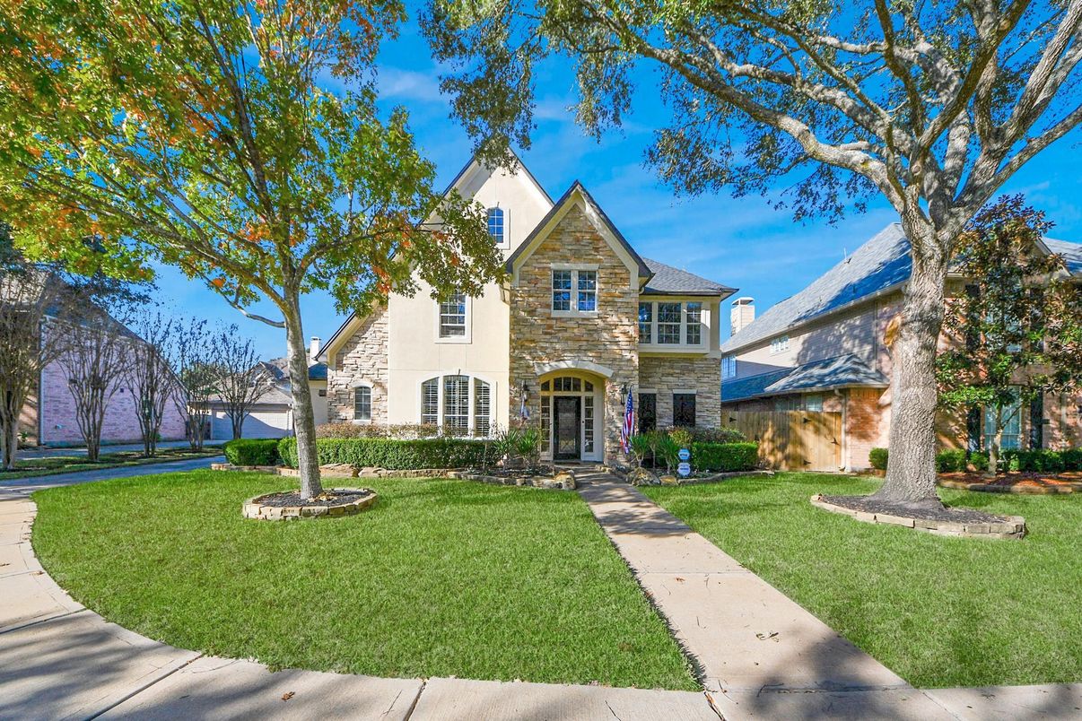 Exterior, Facade, French Provincial