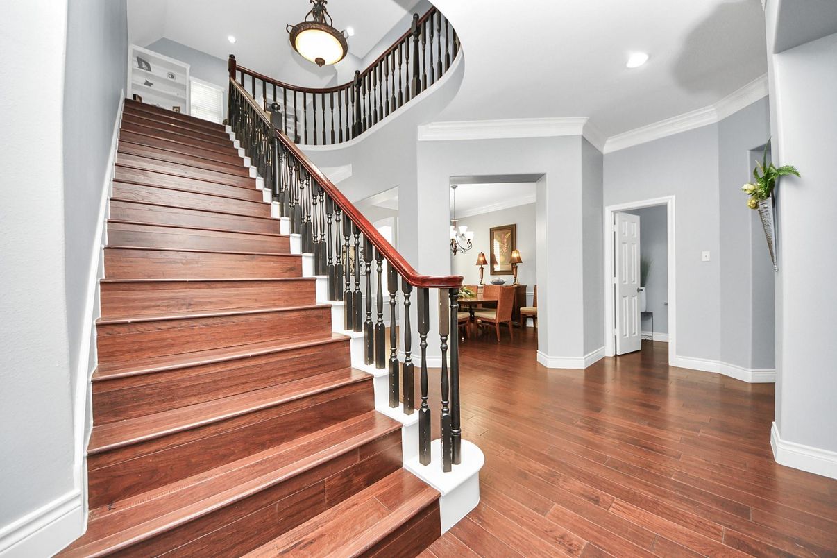Chandelier, Dining room, Interior, Pendant Lights, Recessed Lighting, Wood Texture Flooring