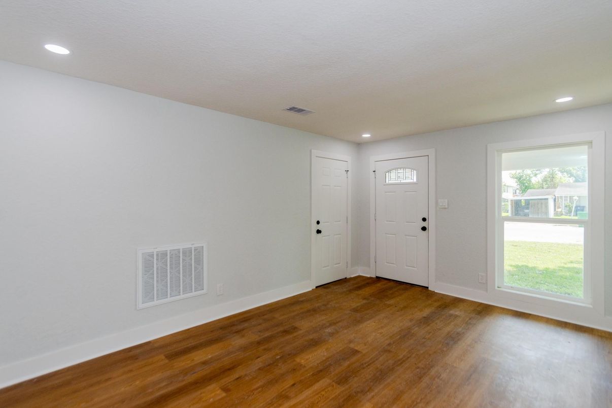 Empty room, Interior, Recessed Lighting, Wood Texture Flooring
