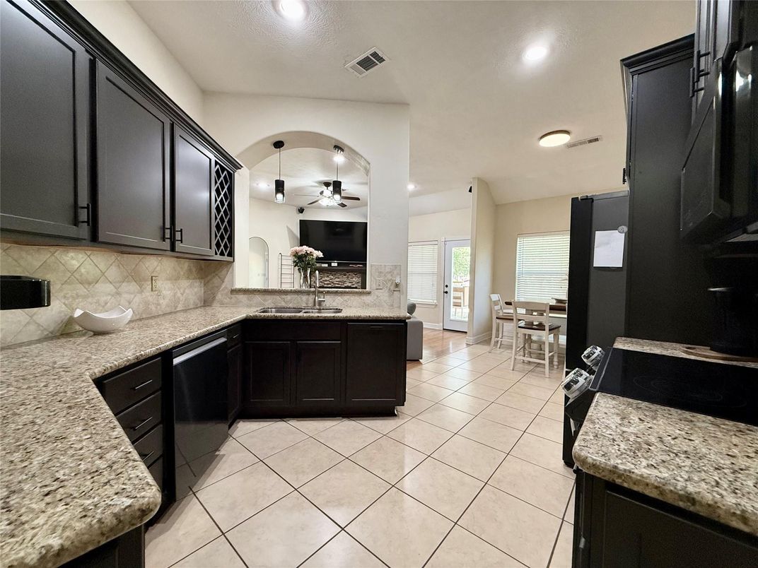 Dining room, Interior, Kitchen, Recessed Lighting
