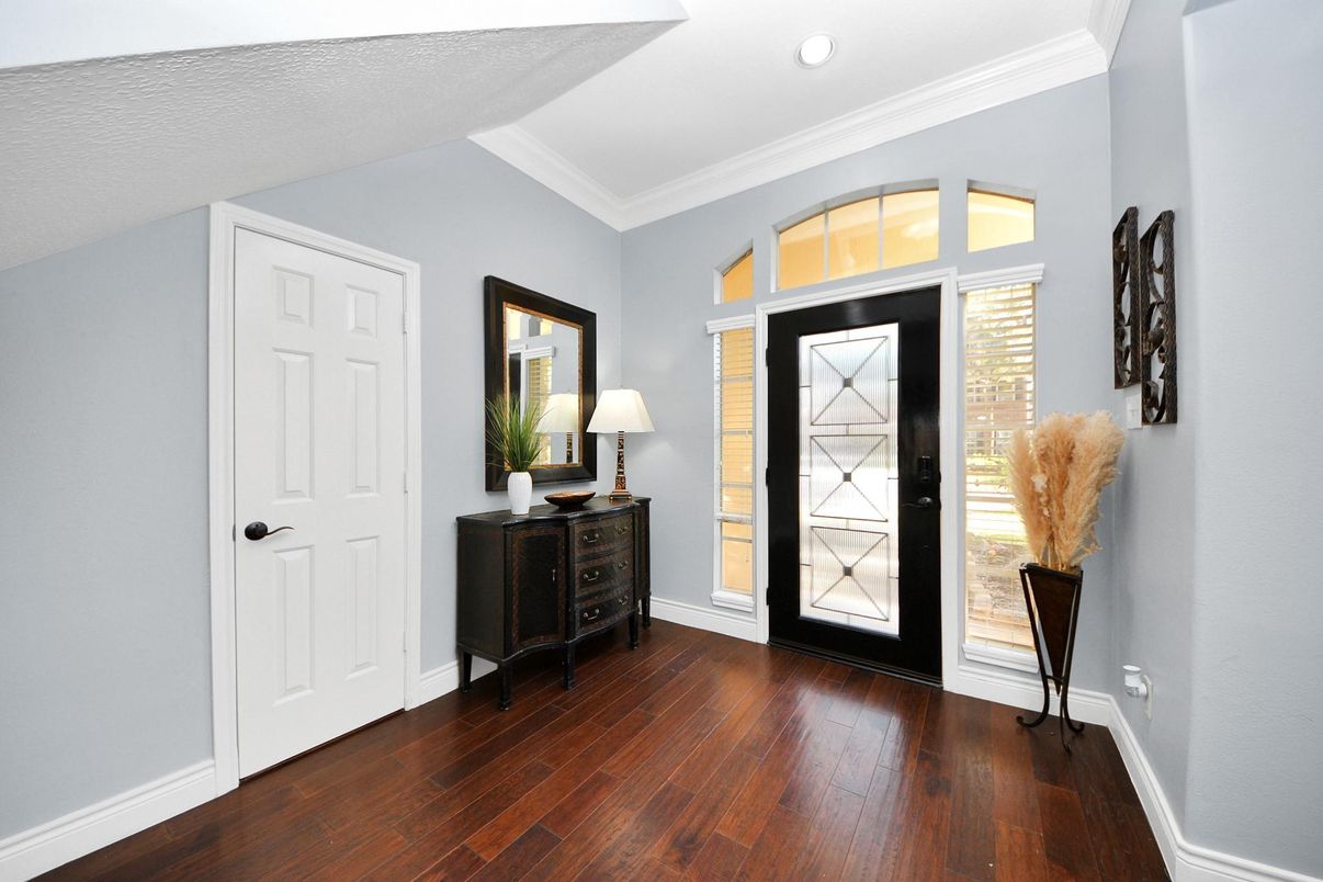 Interior, Recessed Lighting, Wood Texture Flooring