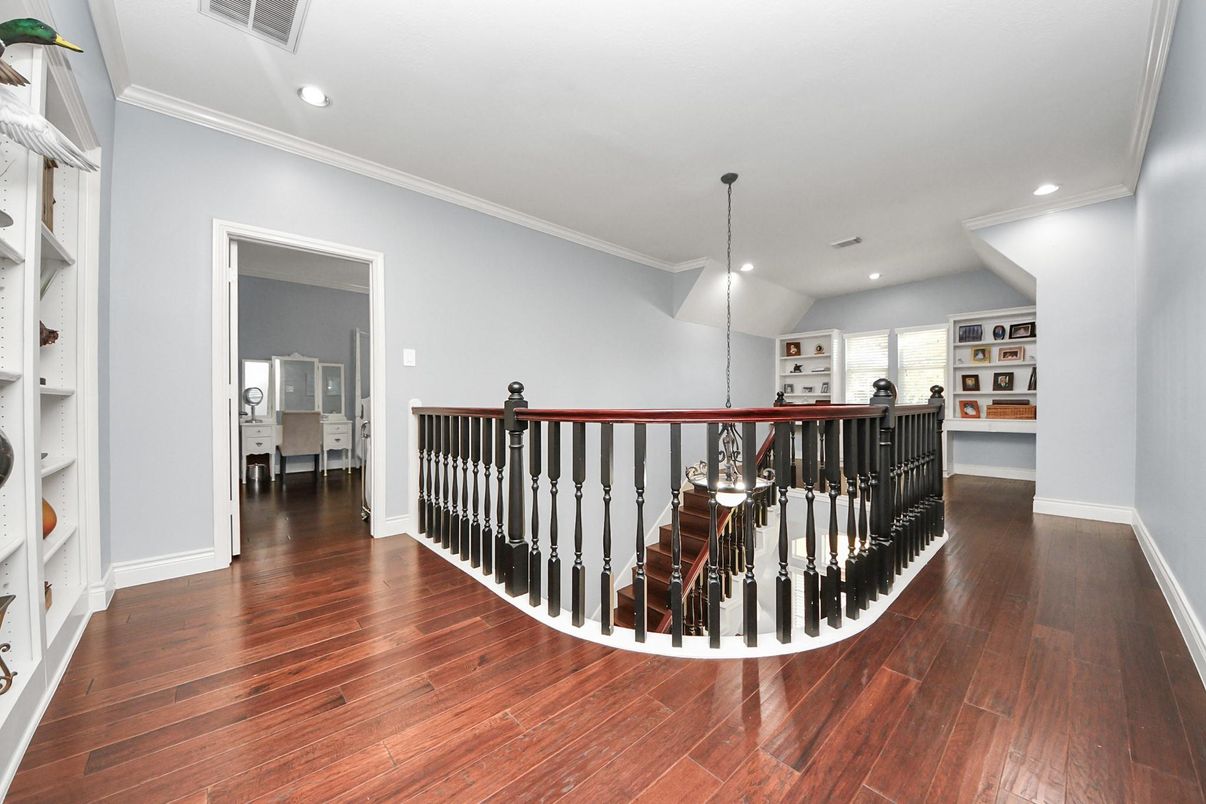 Interior, Pendant Lights, Recessed Lighting, Wood Texture Flooring
