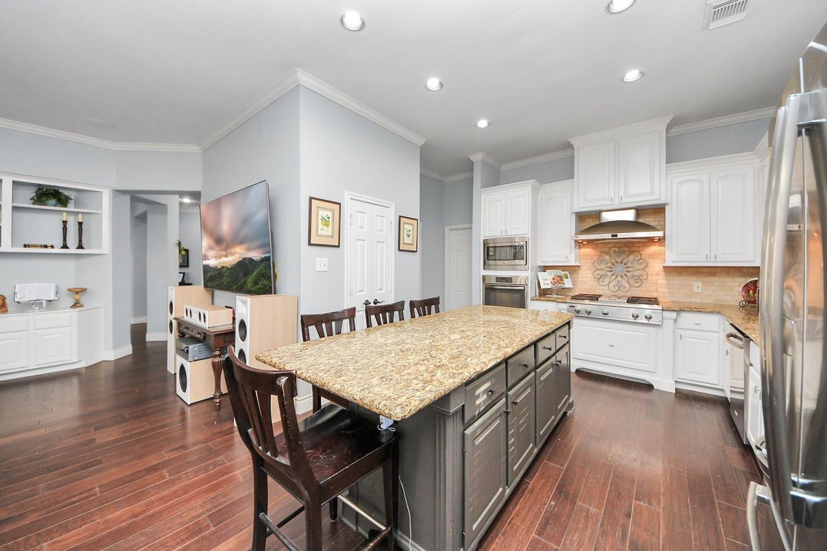 Dining room, Interior, Kitchen, Recessed Lighting, Stainless Steel Appliances, Wood Texture Flooring