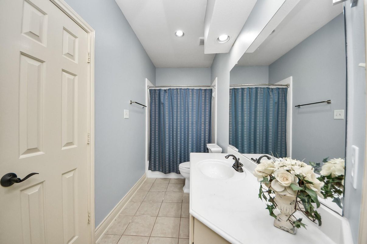 Bathroom, Interior, Recessed Lighting