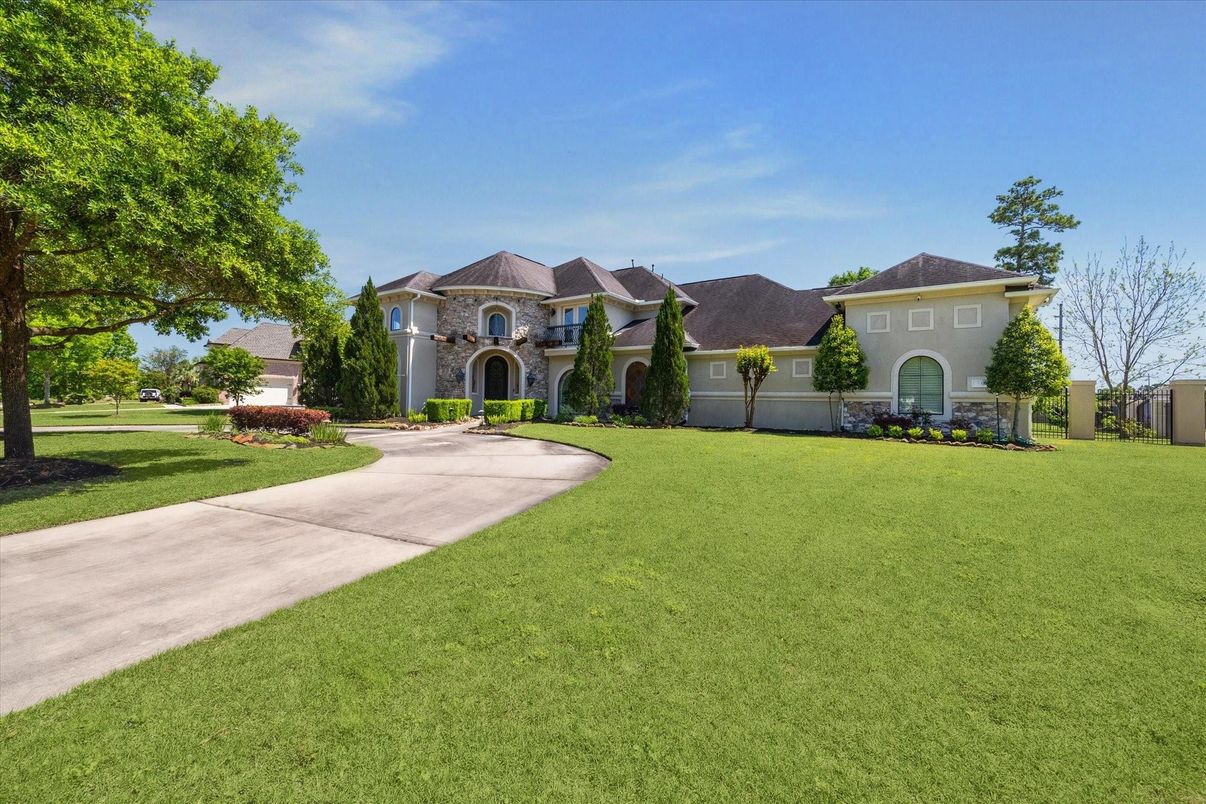 Backyard, Exterior, Facade, French Provincial