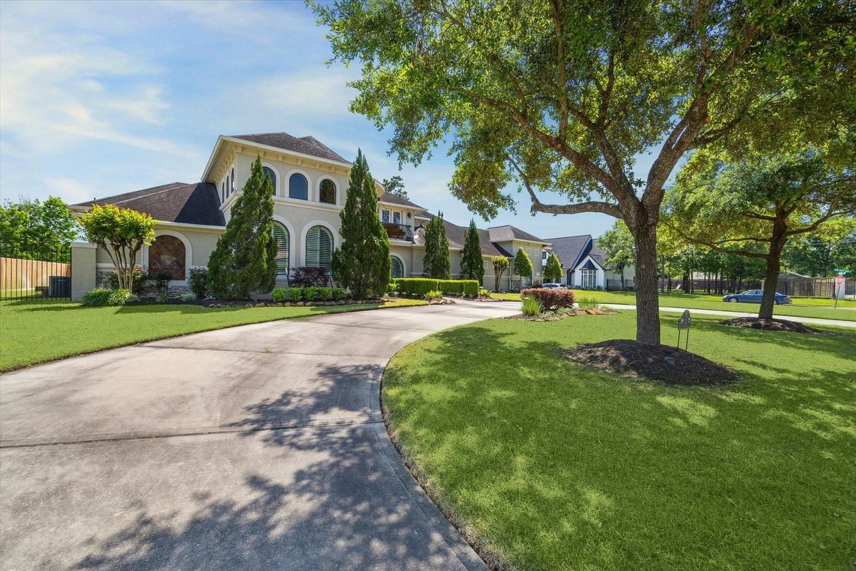 Backyard, Exterior, Facade, French Provincial