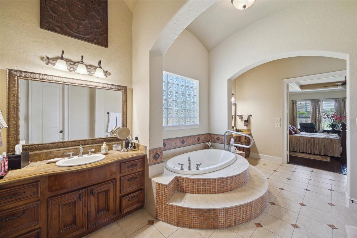 Bathroom, Bedroom, Dual Sink Vanities, Interior