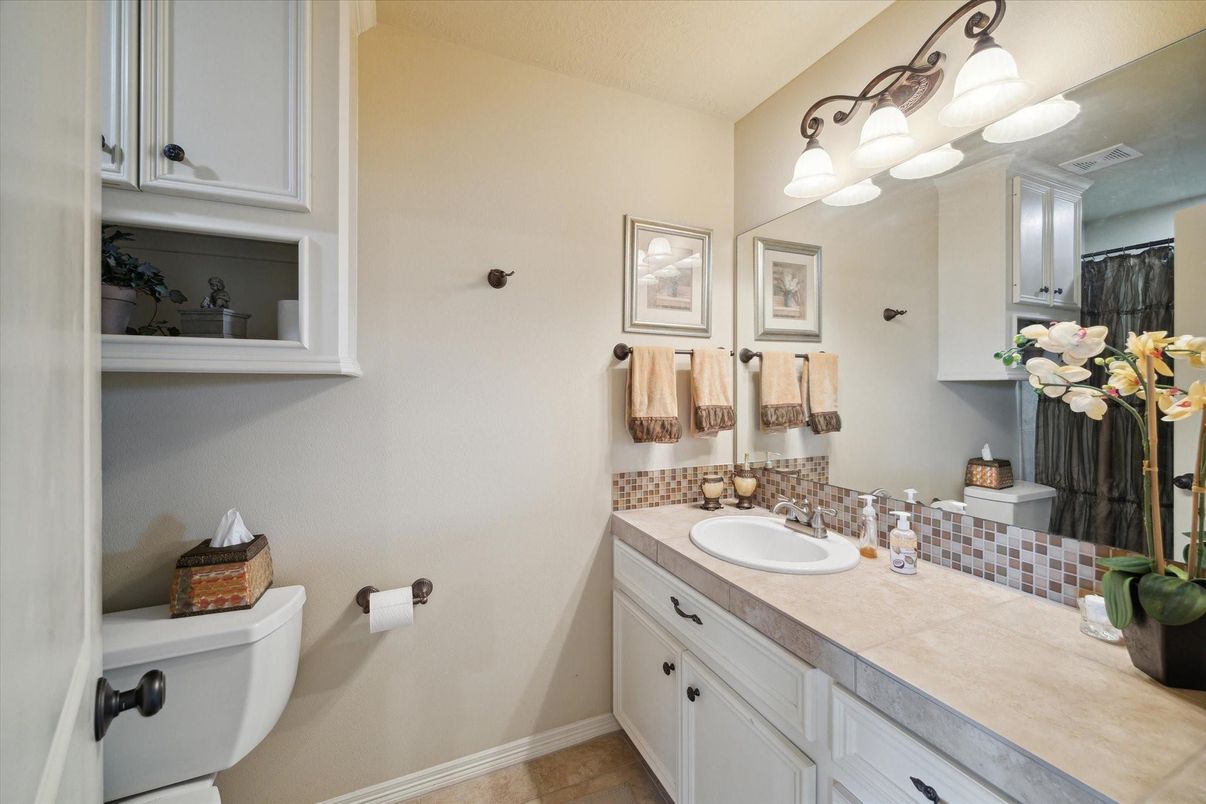 Bathroom, Interior, Tile Countertops