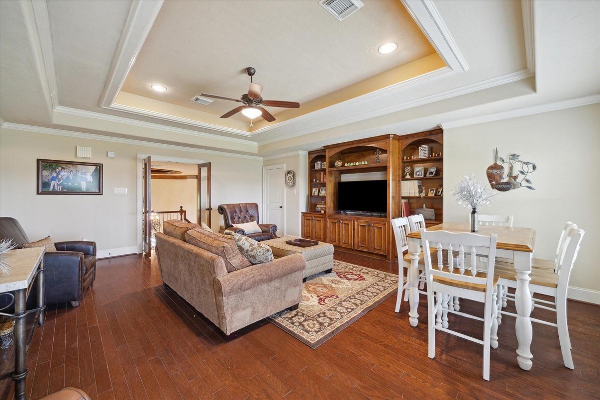 Dining room, Interior, Living room, Recessed Lighting, Wood Texture Flooring