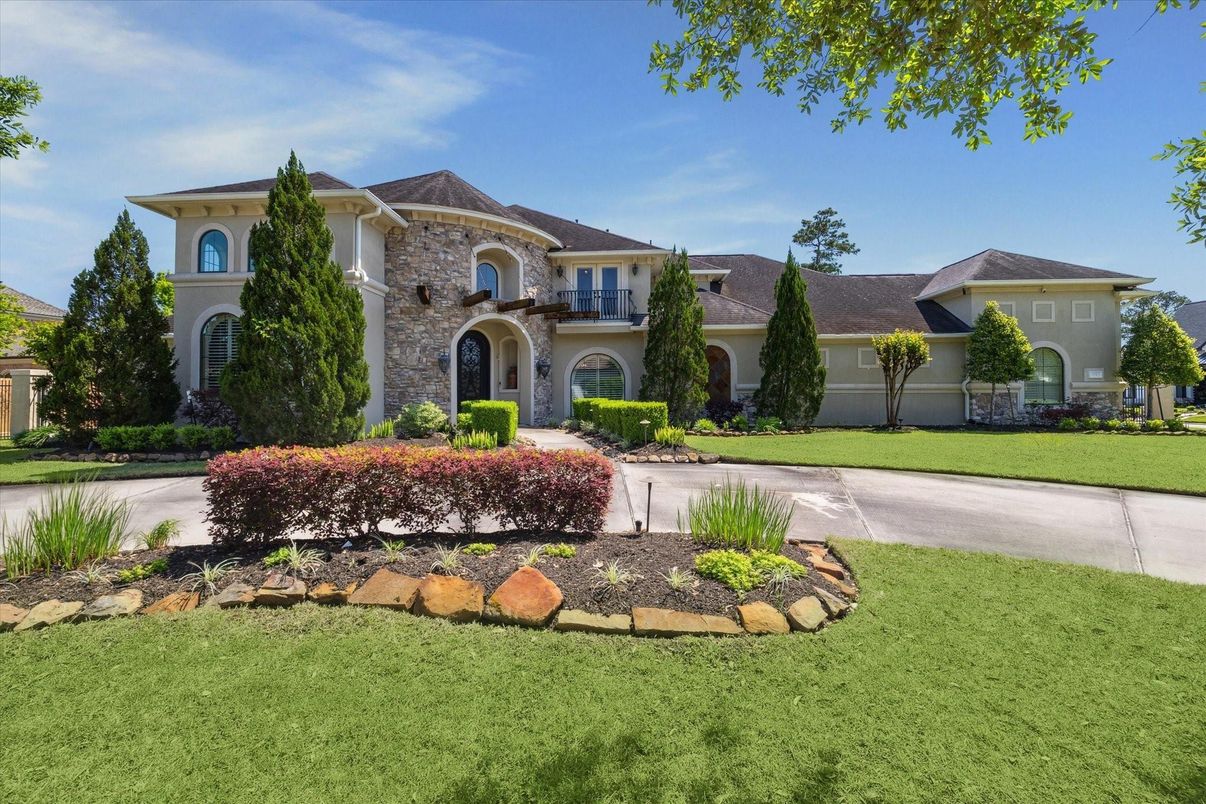 Attached, Exterior, Facade, French Provincial