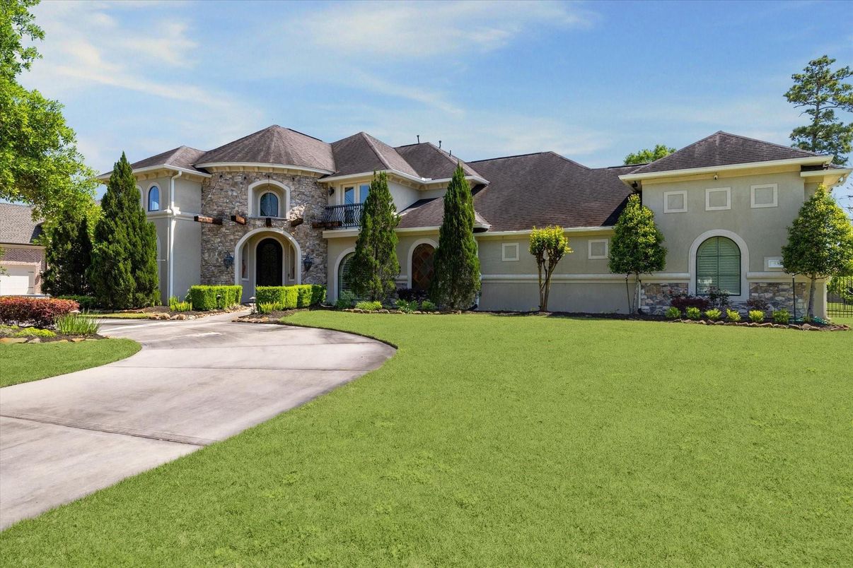 Backyard, Exterior, Facade, French Provincial