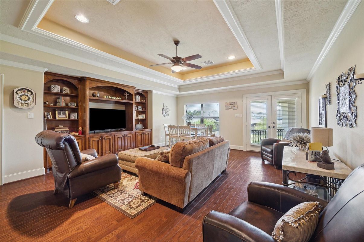 Interior, Living room, Recessed Lighting, Wood Texture Flooring