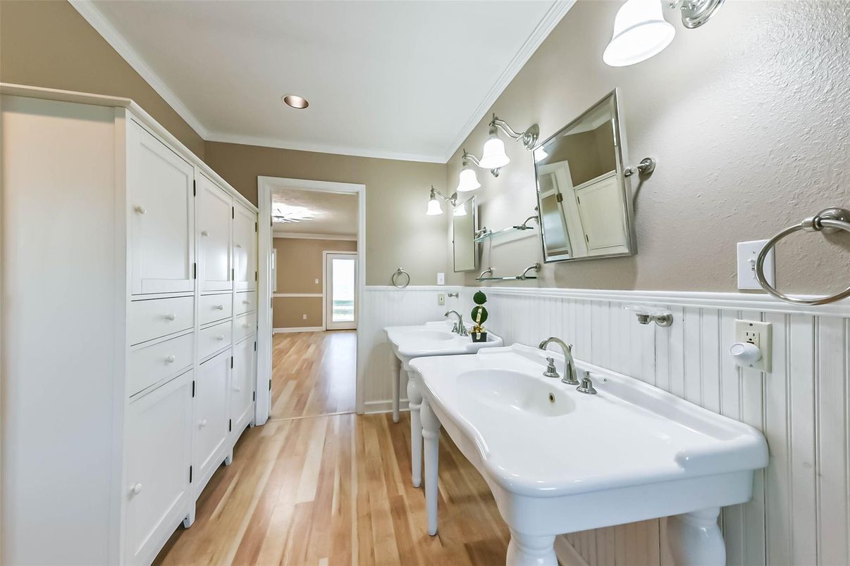 Bathroom, Dual Sink Vanities, Interior, Recessed Lighting, Wood Texture Flooring