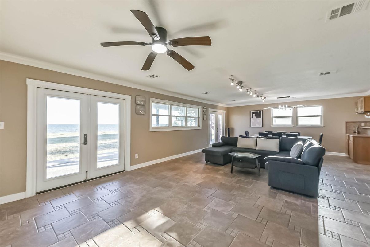 Interior, Living room, Water