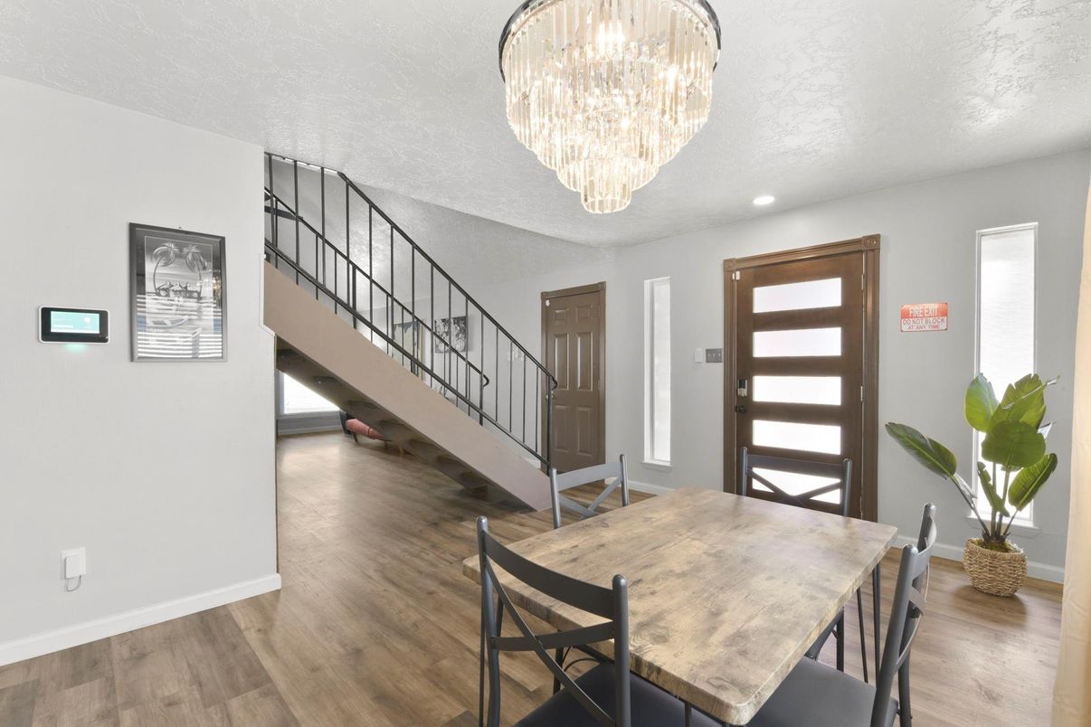 Chandelier, Dining room, Interior, Recessed Lighting, Wood Texture Flooring