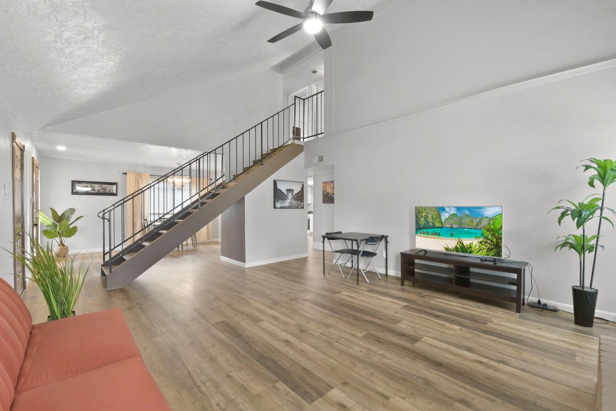 Interior, Recessed Lighting, Wood Texture Flooring