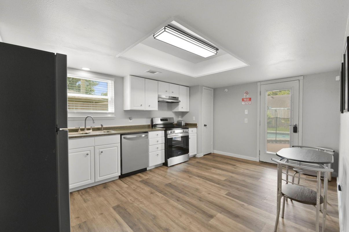 Dining room, Interior, Kitchen, Recessed Lighting, Stainless Steel Appliances, Wood Texture Flooring