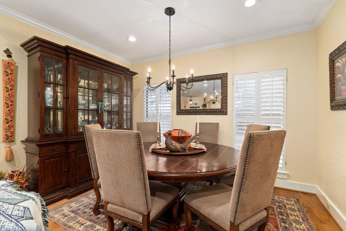 Chandelier, Dining room, Interior, Recessed Lighting, Wood Texture Flooring