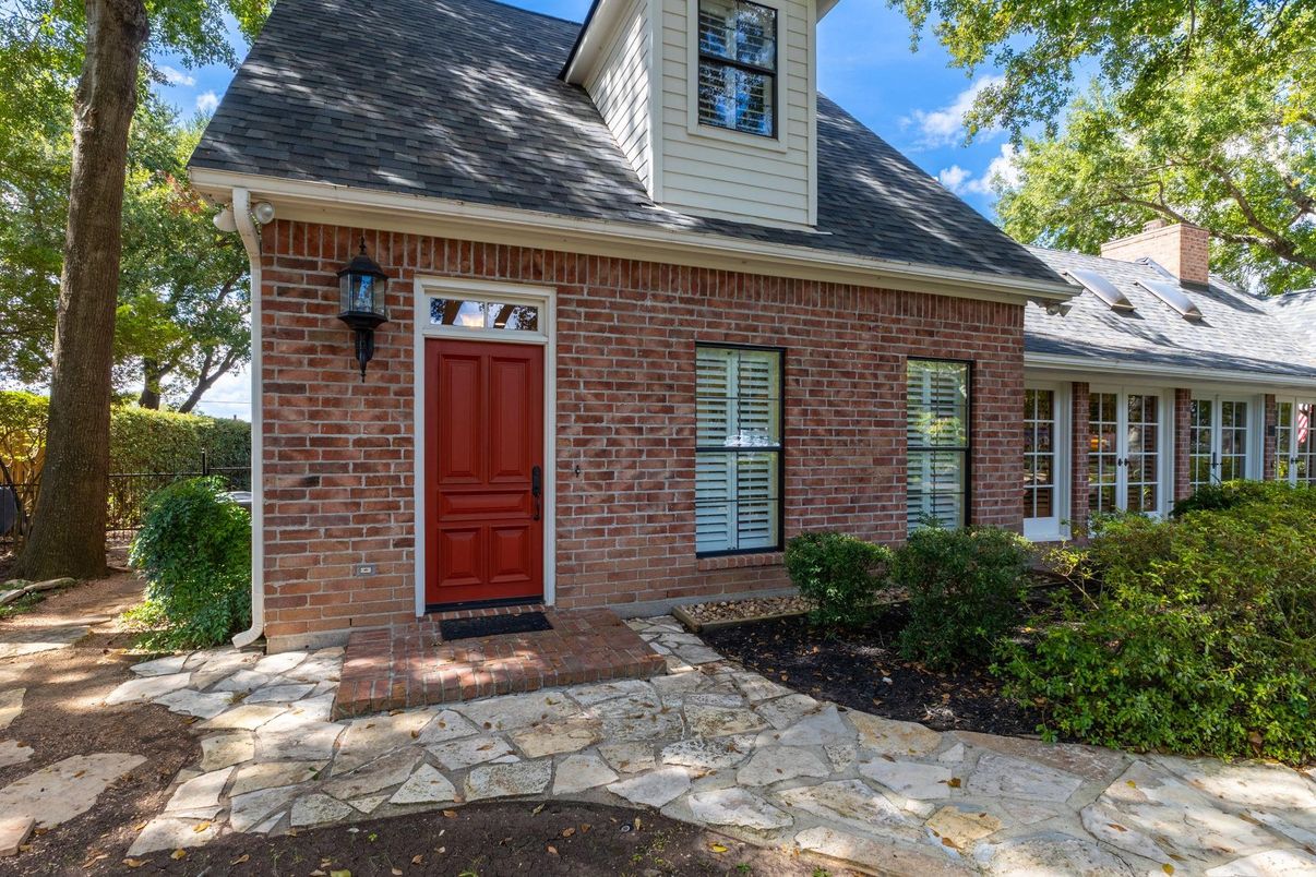 Exterior, Facade, Brick Facade, Cape Cod