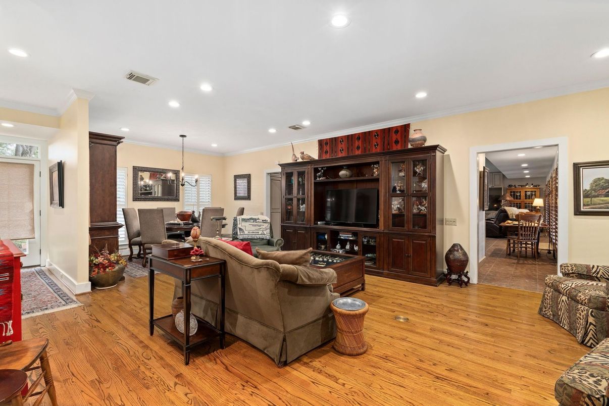 Chandelier, Dining room, Interior, Living room, Pendant Lights, Recessed Lighting, Wood Texture Flooring