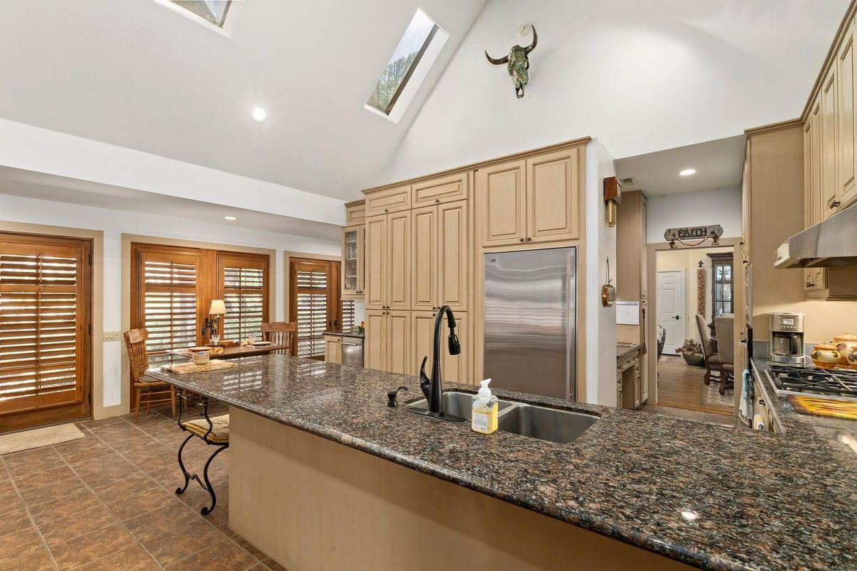 Dining room, Interior, Kitchen, Recessed Lighting, Stainless Steel Appliances