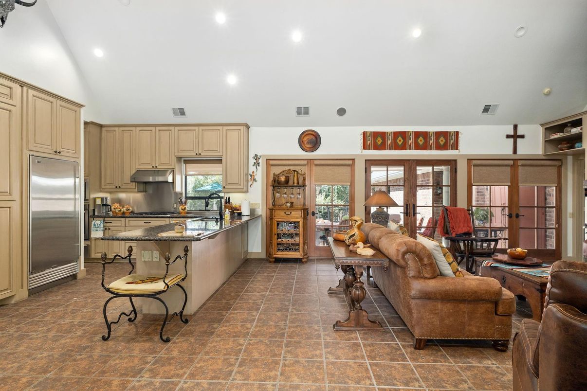 Interior, Kitchen, Living room, Recessed Lighting, Stainless Steel Appliances