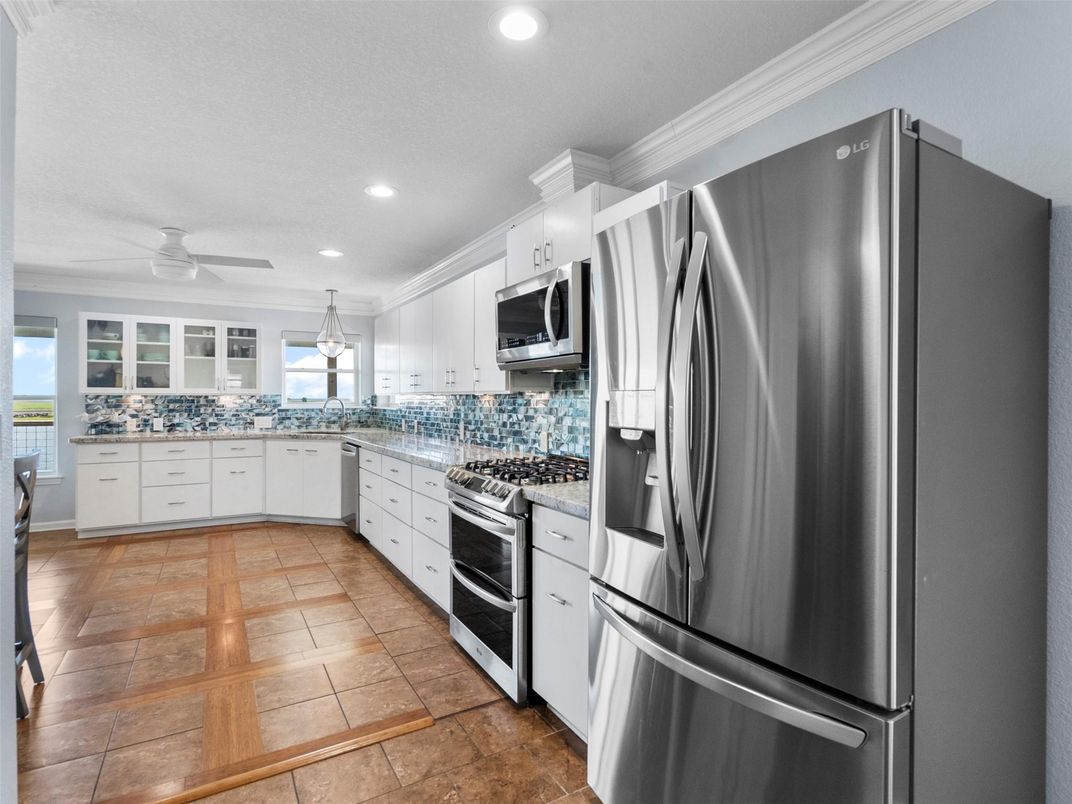 Interior, Kitchen, Pendant Lights, Recessed Lighting, Stainless Steel Appliances