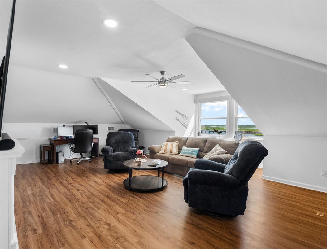 Home Office, Interior, Living room, Recessed Lighting, Water, Wood Texture Flooring